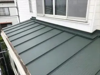 グリーン色のガルバリウム鋼板屋根